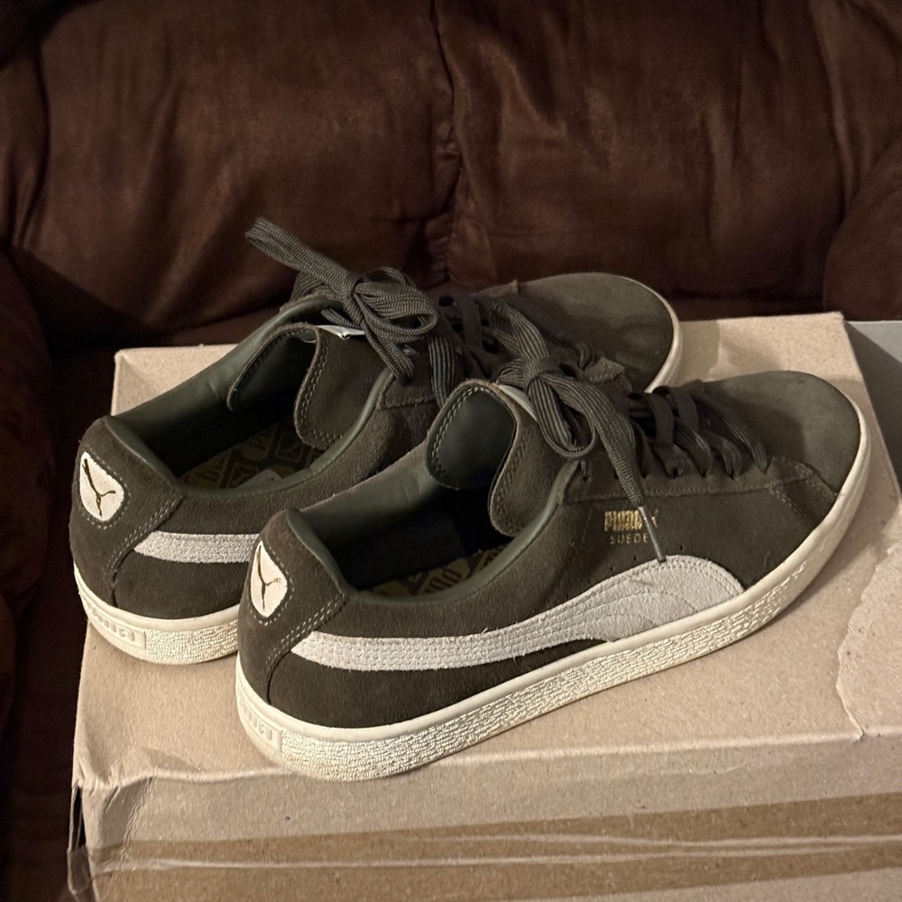 Puma Suede Men's Sneakers - Olive and White